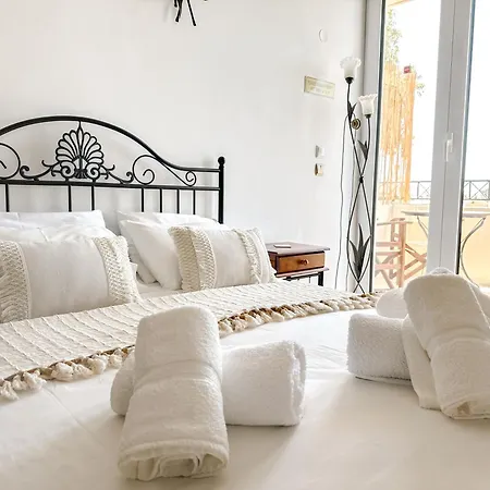 Апартаменты Theonia